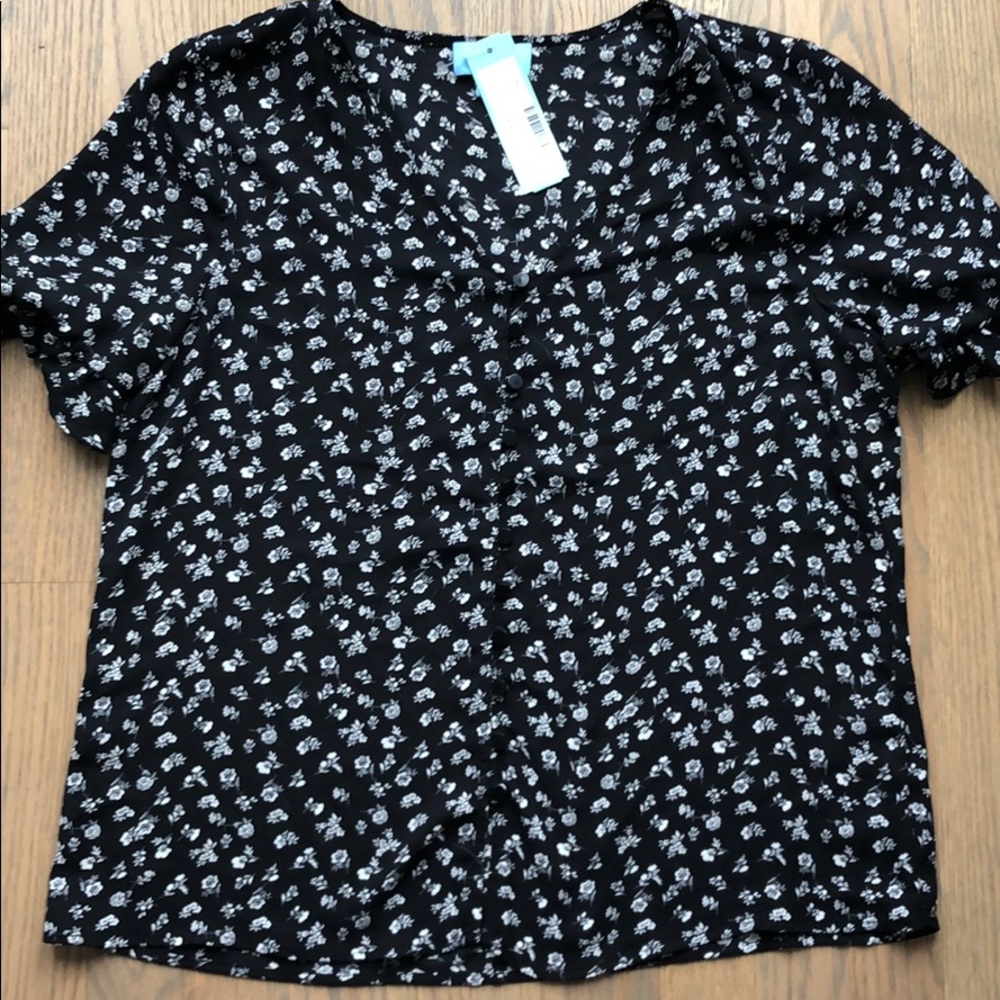 Ruffle sleeve blouse